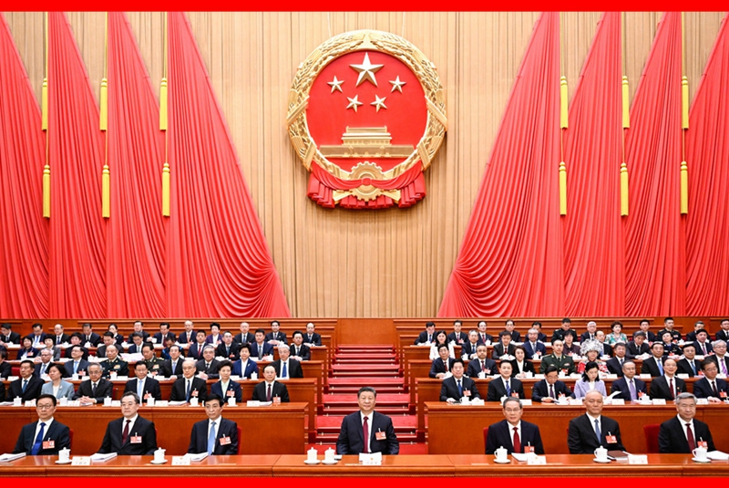 十四屆全國人大三次會議在京開幕 習近平等在主席臺就座